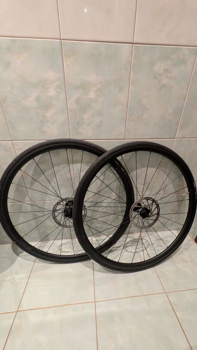 Zapletená kola DT Swiss R470 + pláště S-works 