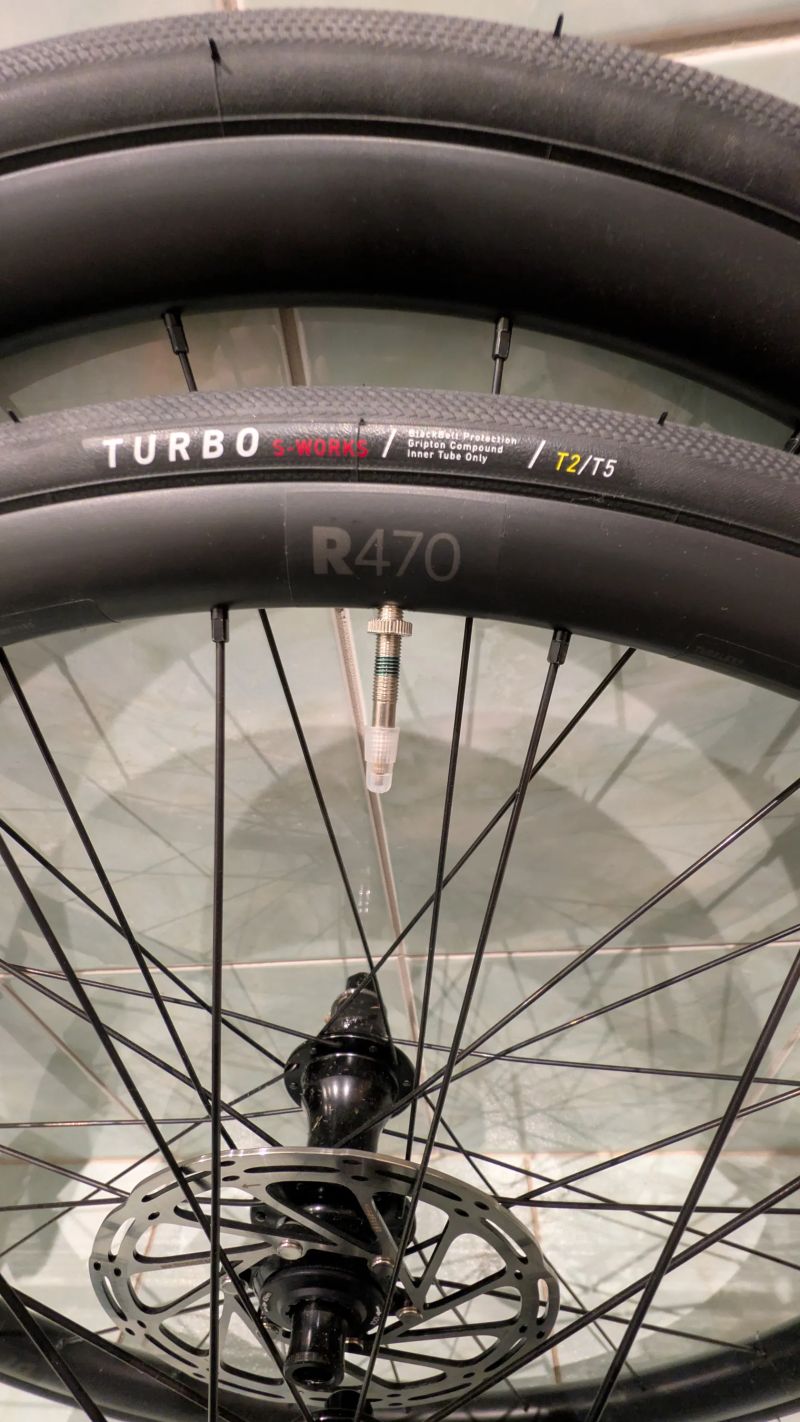 Zapletená kola DT Swiss R470 + pláště S-works 