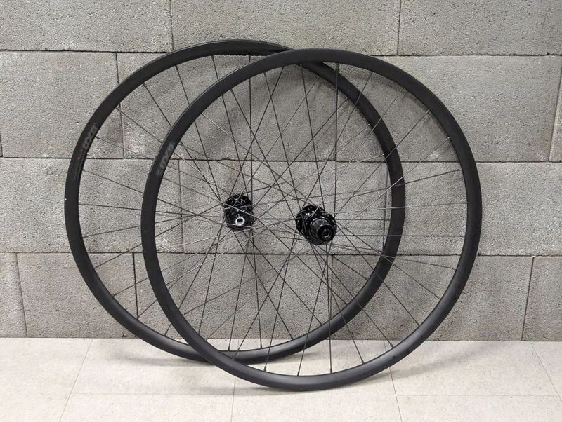 komponenty z kola, Sram NX Apex, kazeta, řazení, brzdy, zapletená kola 12x110 a 12x148 