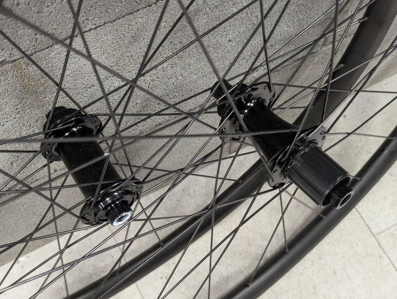 komponenty z kola, Sram NX Apex, kazeta, řazení, brzdy, zapletená kola 12x110 a 12x148 