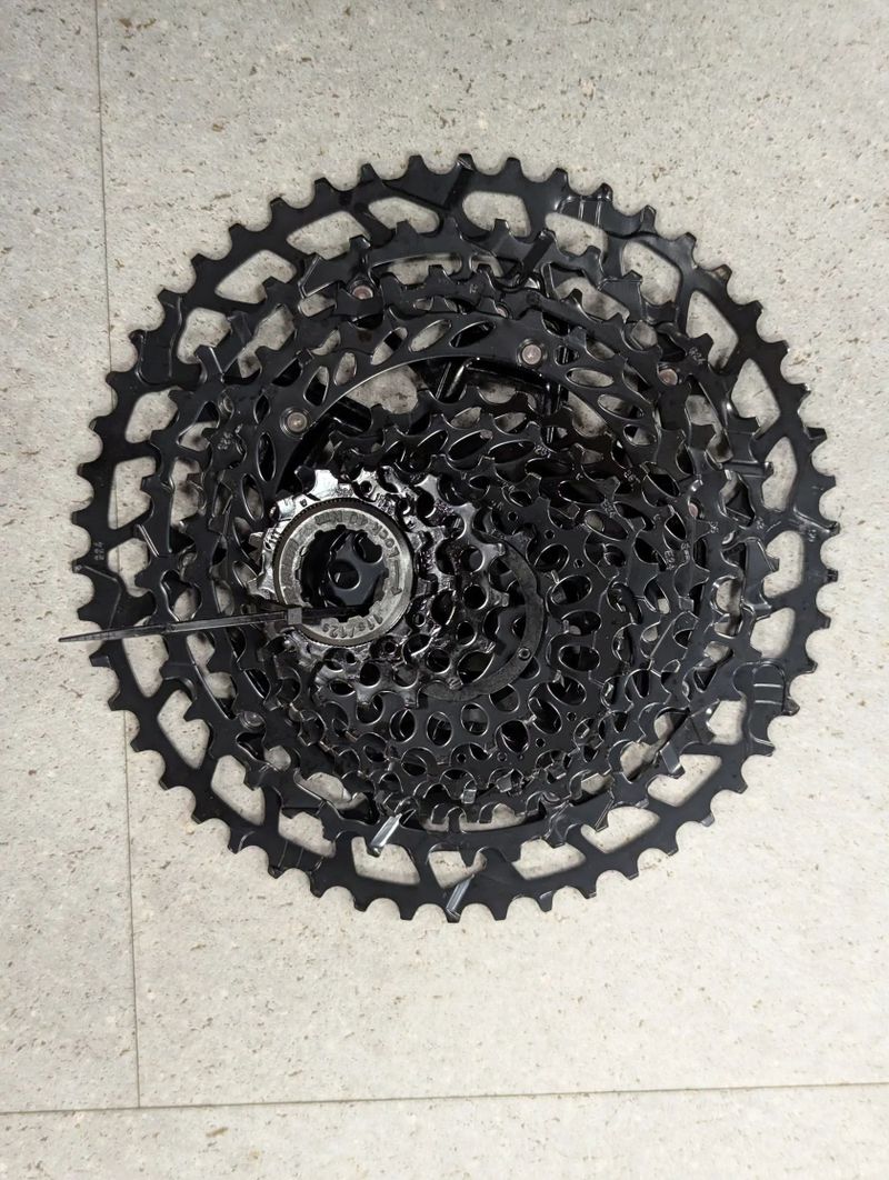 komponenty z kola, Sram NX Apex, kazeta, řazení, brzdy, zapletená kola 12x110 a 12x148 