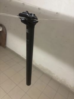 Karbonová sedlovka Canyon 