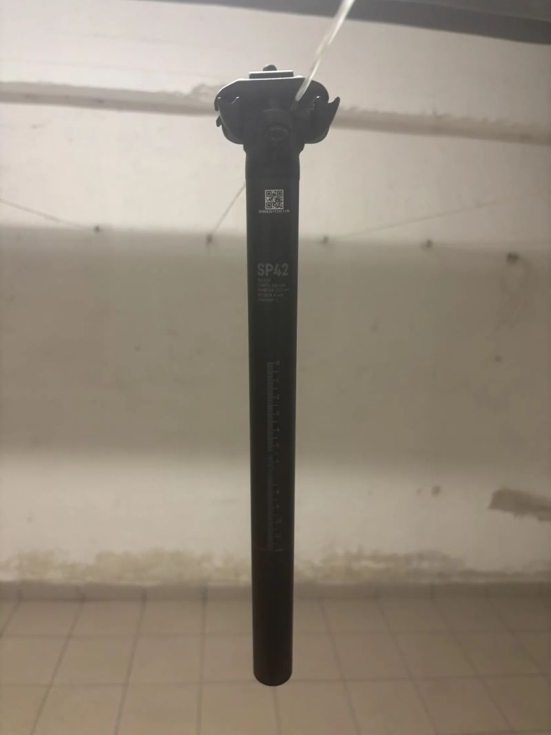 Karbonová sedlovka Canyon 