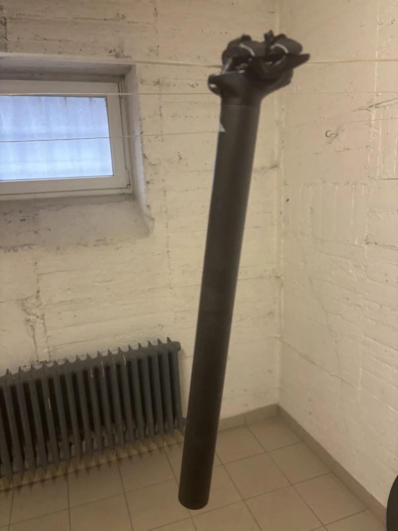 Karbonová sedlovka Canyon 