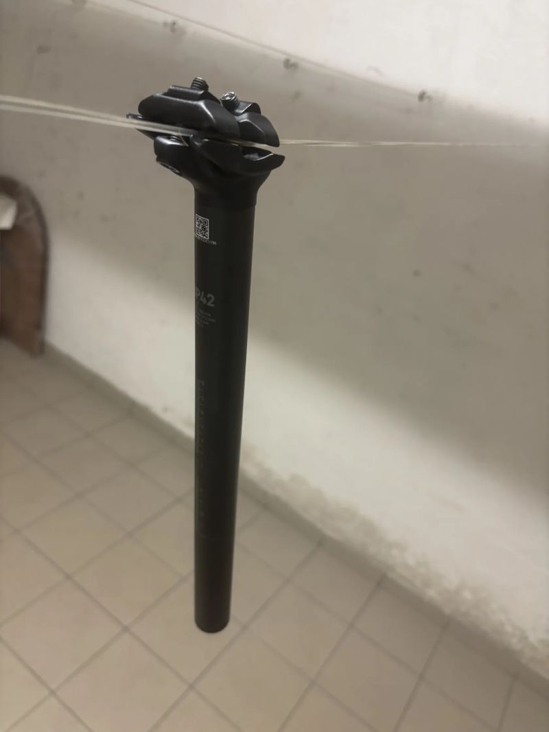 Karbonová sedlovka Canyon 