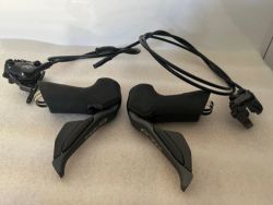 Brzdové páky Shimano GRX Di2 se třmeny (kit)