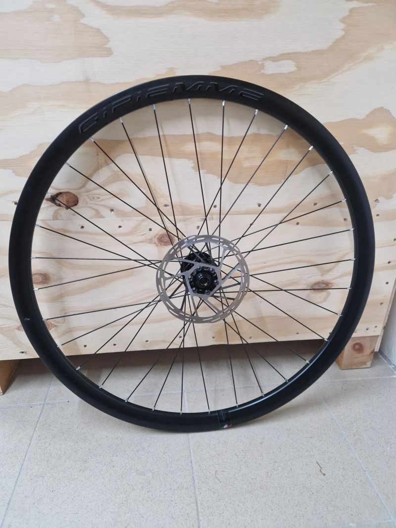 Prodám nová Italská zapletená kola Gipiemme Gravel 825 Disc. 