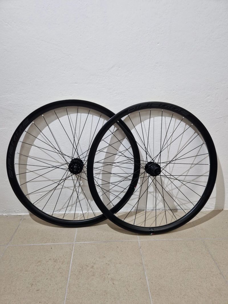 Prodám nová Italská zapletená kola Gipiemme Gravel 825 Disc. 