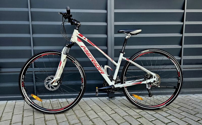 (47)Dámské Crossové/Trekingové kolo Merida