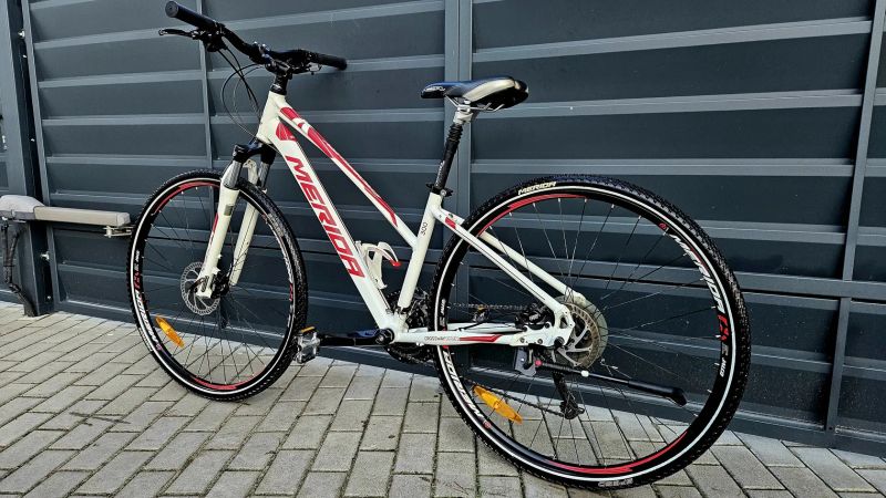 (47)Dámské Crossové/Trekingové kolo Merida