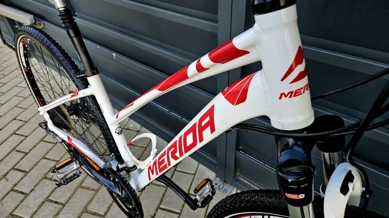 (47)Dámské Crossové/Trekingové kolo Merida