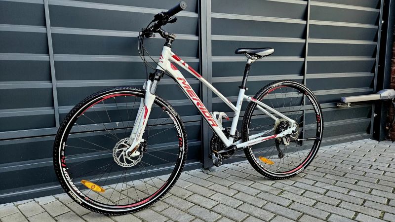 (47)Dámské Crossové/Trekingové kolo Merida