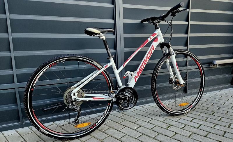 (47)Dámské Crossové/Trekingové kolo Merida