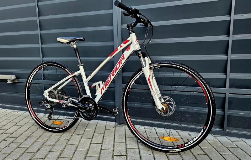 (47)Dámské Crossové/Trekingové kolo Merida