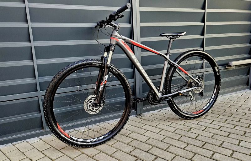 (48)Horské hliníkové kolo Kross 29"