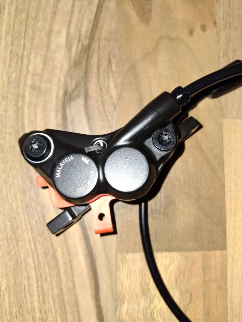 Nová přední brzda Shimano Mt420/401 - 4. pístky