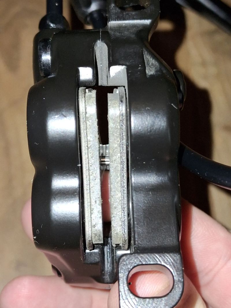 Nová přední brzda Shimano Mt420/401 - 4. pístky