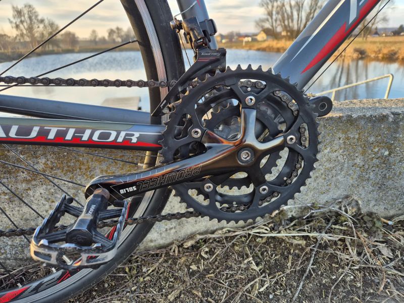 Silniční kolo Author Aura 22 (vel. 56 / L)