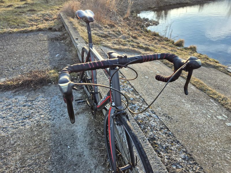 Silniční kolo Author Aura 22 (vel. 56 / L)