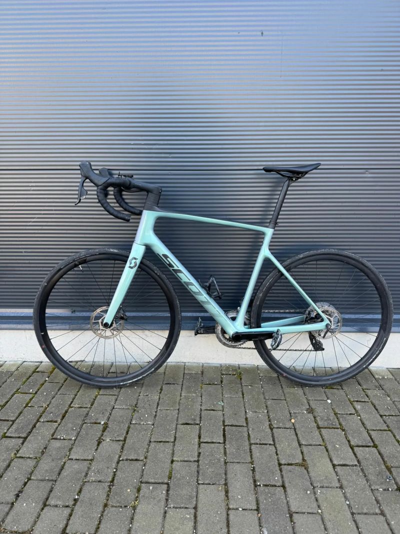 Scott addict 10 carbon velkost 58 elektricke radenie