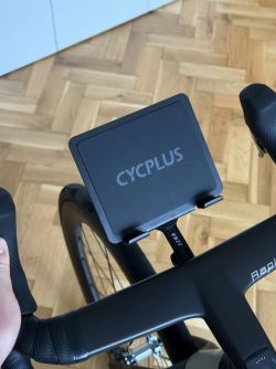 Držák na telefon/tablet na trenažer