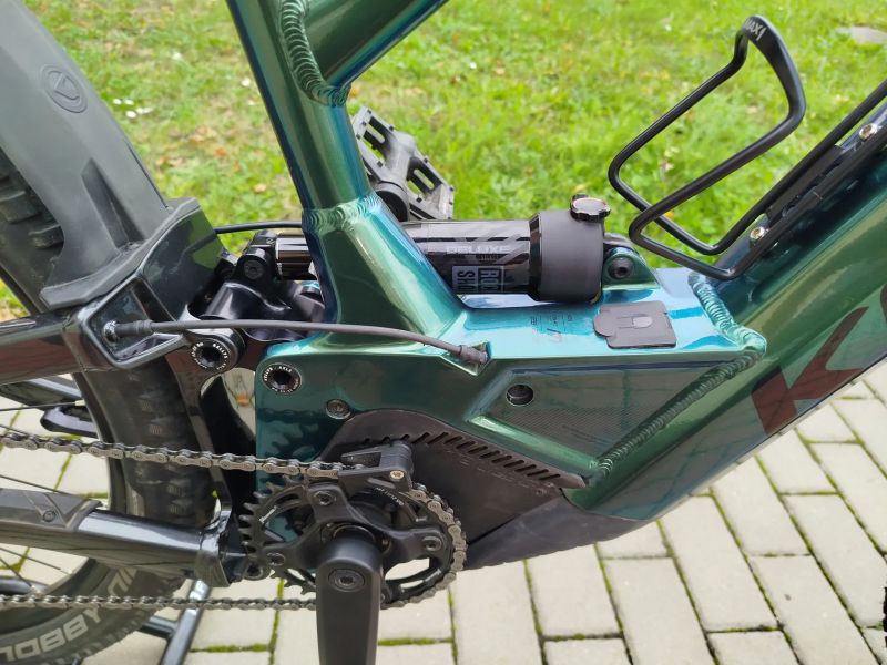 29/27,5" KELLYS Theos R50LTD, Panasonic GX, baterie 720Wh, najeto 462km, hmotnost 25,4kg