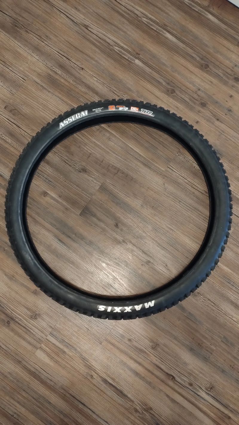 Prodám Maxxis Assegai 29x2.5"
