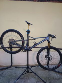 Prodám Horské kolo orbea oiz M-pro velikost L karbonové a karbonová kola +wattmetr 