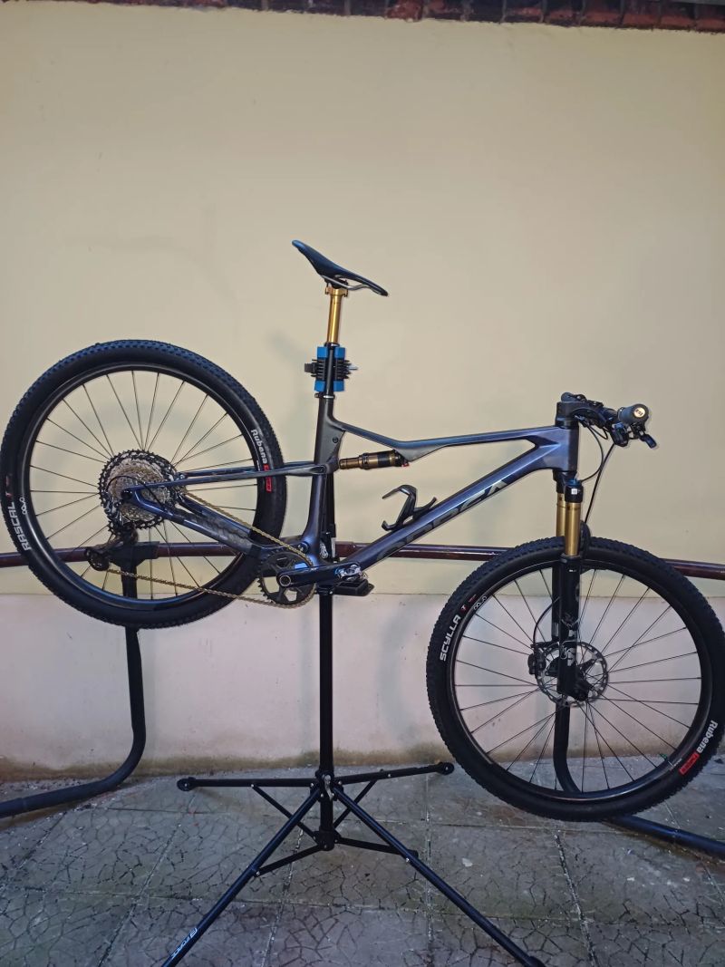 Prodám Horské kolo orbea oiz M-pro velikost L karbonové a karbonová kola +wattmetr 