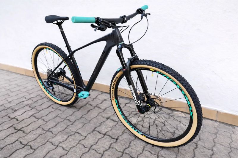 Horské kolo Orbea Alma M30 Carbon 29" 