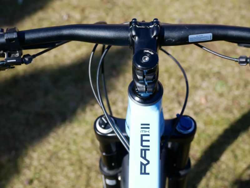 Qayron Ram Mk2 3, kola 29", Crank Brothers dropper, L 180–190 cm, v záruce do 7.2026