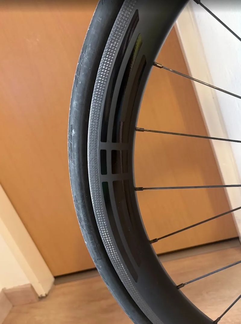 Cannondale SupersixEvo, vel 60, karbonové kolo o váze 7,8kg, včetně zapletených kol EIE