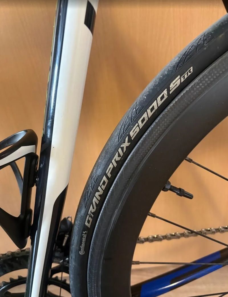 Cannondale SupersixEvo, vel 60, karbonové kolo o váze 7,8kg, včetně zapletených kol EIE
