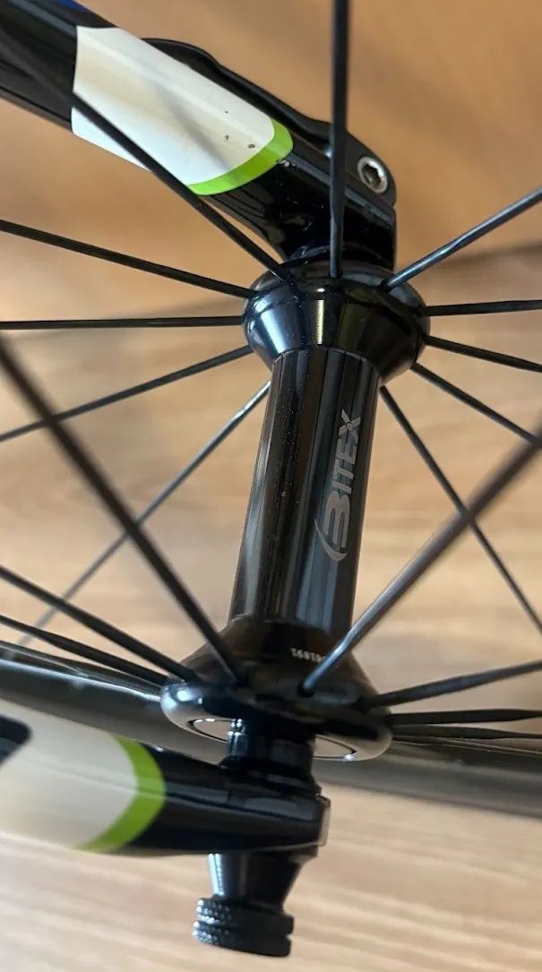 Cannondale SupersixEvo, vel 60, karbonové kolo o váze 7,8kg, včetně zapletených kol EIE