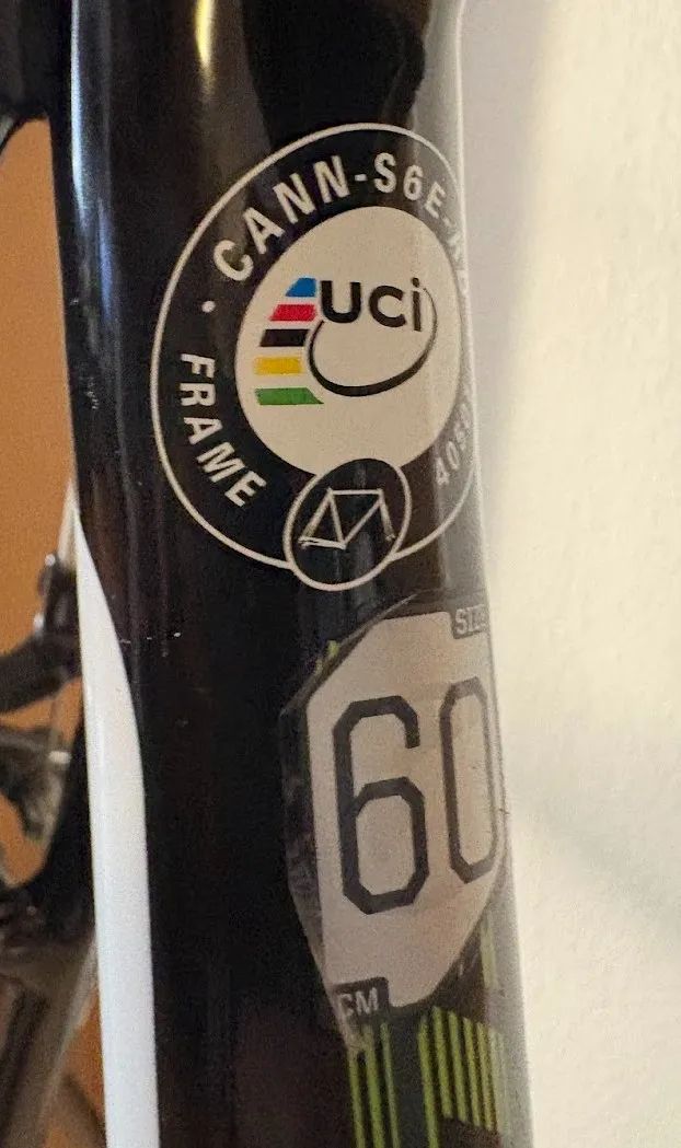 Cannondale SupersixEvo, vel 60, karbonové kolo o váze 7,8kg, včetně zapletených kol EIE