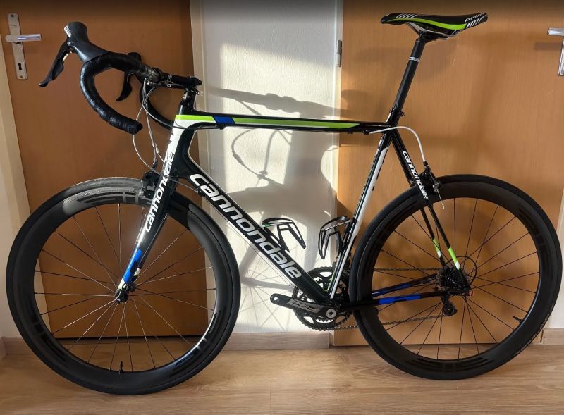 Cannondale SupersixEvo, vel 60, karbonové kolo o váze 7,8kg, včetně zapletených kol EIE
