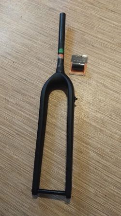 Karbonová vidlice 29"/27,5"