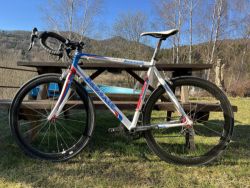 Silniční kolo Favorit