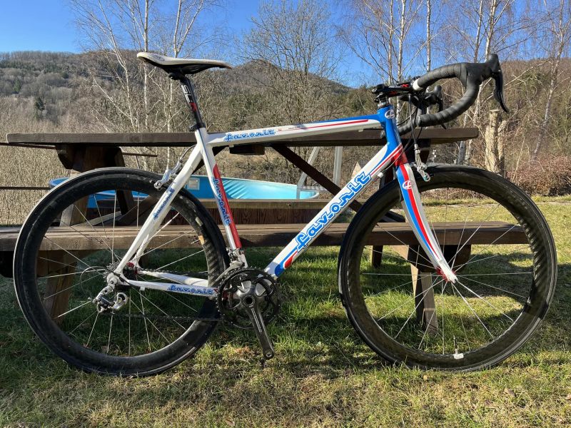 Silniční kolo Favorit