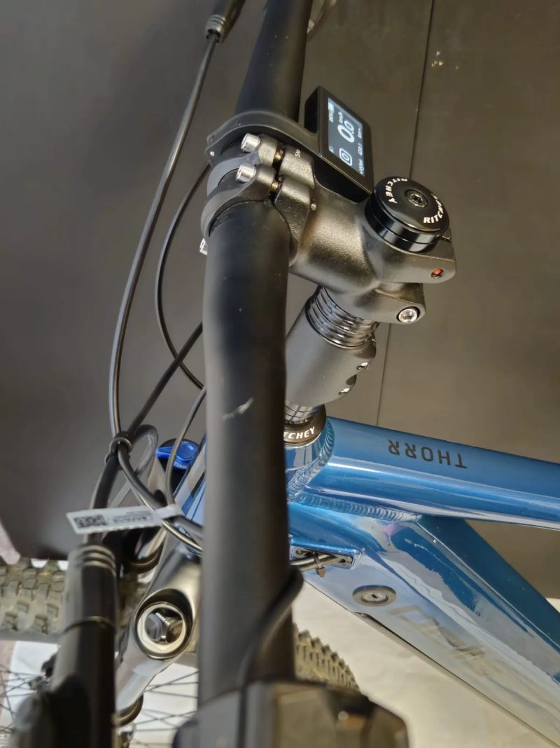 Pells Thorr 1 Petrol v záruce 