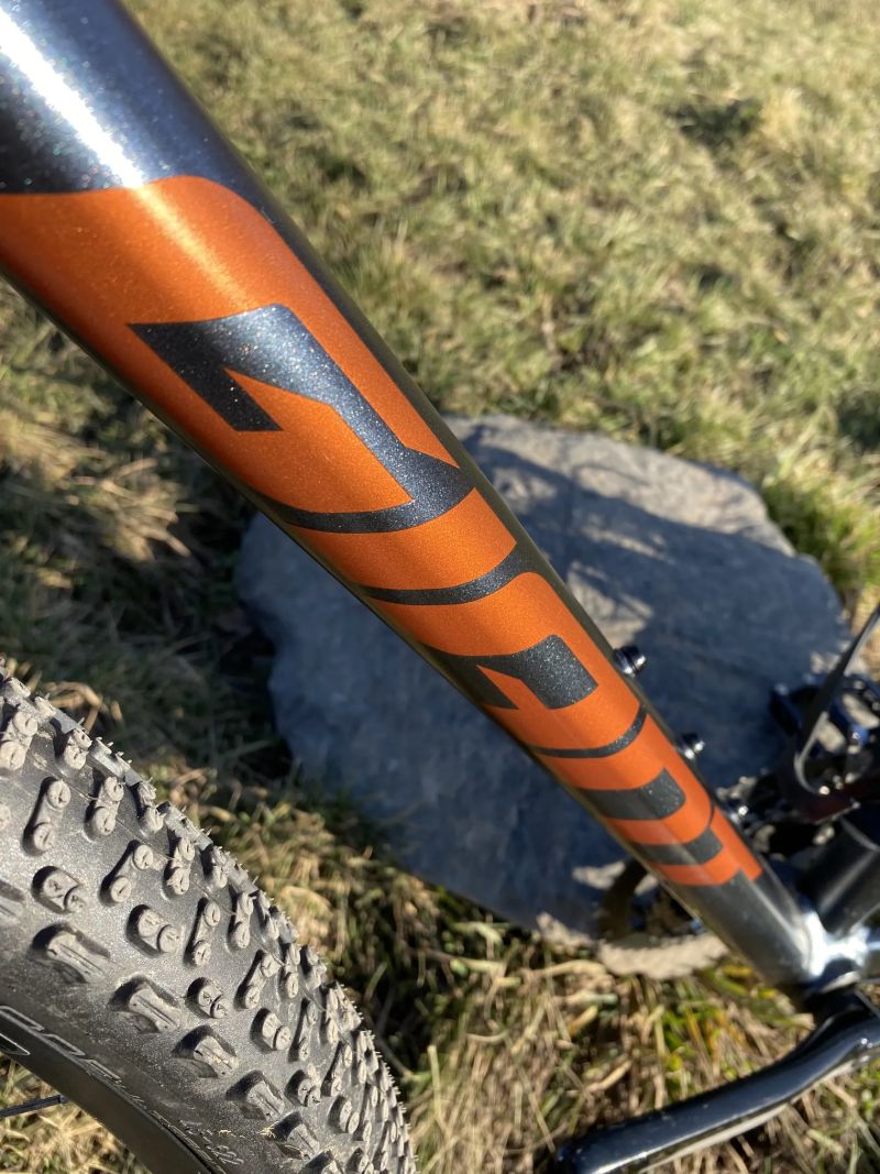 Giant Revolt 2 – vel. S – 300 km – záruka