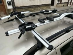 Drzaky na kola 2x Thule 598 ProRide + pricniky 120 cm