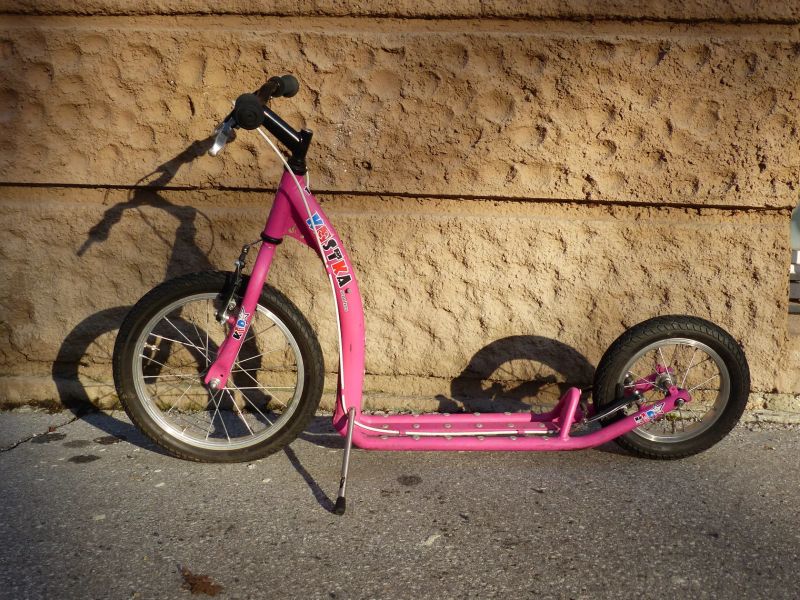 Dětská koloběžka Kostka vhodná od 4 let