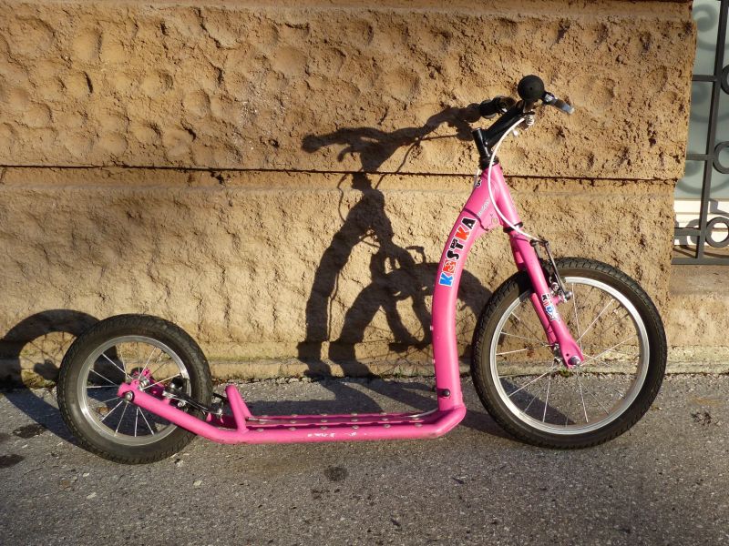 Dětská koloběžka Kostka vhodná od 4 let