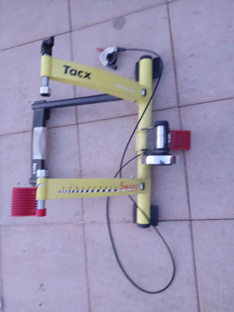 TACX cyklotrenažer s regulací na zadní kolo