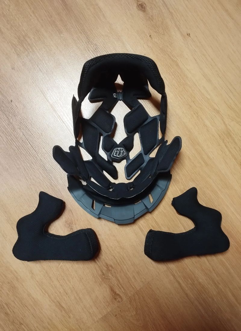 Prodám nebo vyměním vycpávky do helmy Troylee D4