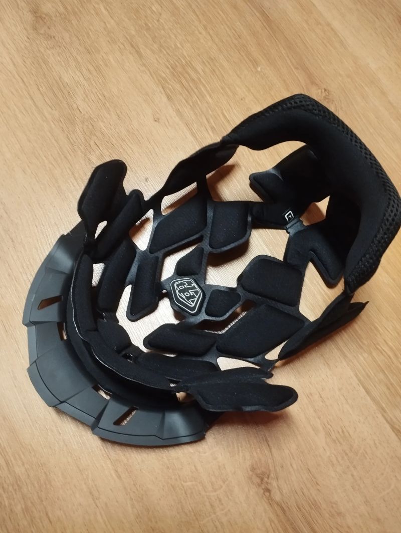 Prodám nebo vyměním vycpávky do helmy Troylee D4