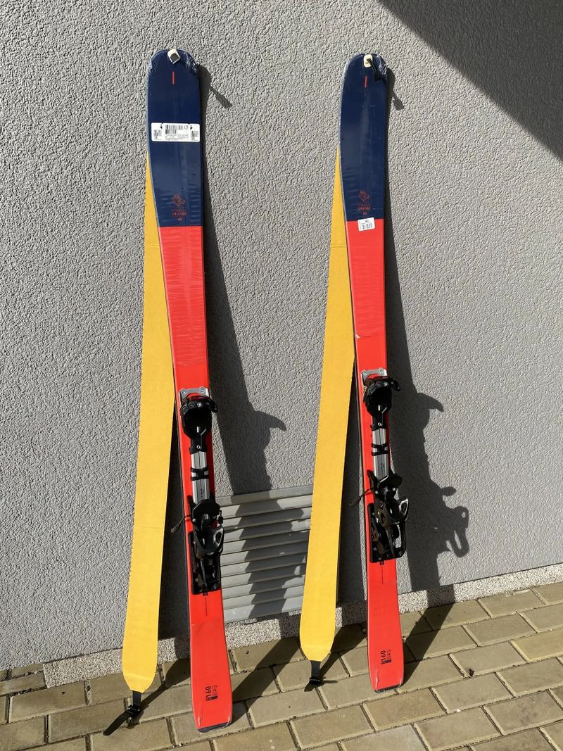 Nevyužité. Nové skialpy. Set = lyže + pásy + vázání. Nikdy nepoužité.
