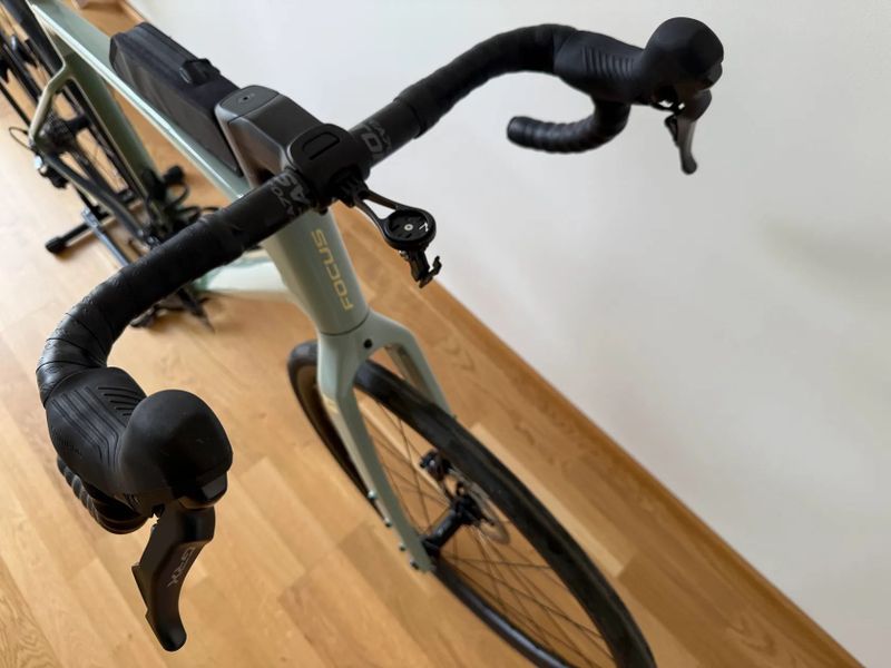 Gravel Focus Atlas 8.8 TOP stav + BONUS výbava