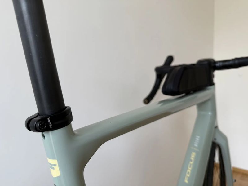 Gravel Focus Atlas 8.8 TOP stav + BONUS výbava